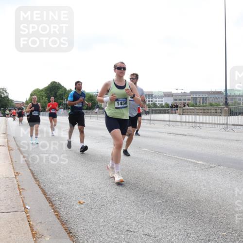 29.06.2025 - hella hamburg halbmarathon Lena Gebhardt http://msf.ph/oto/8241874 29.06.2025 10:09:48 Lombardsbrücke 1052, 1456, 1483, 1513, 1823, 4592, 4859, 5885, 7058, 7081, 7187, 8090, 8685, 9150, 9297, 9306, 9674, 9781, 9988, 12255, 12509, 12567, 12862, 13739, 15697, 16191, 16455, 16688, 16918, 17630, 17899, 18076, 18440, 18707, 18726, 18727, 19166, 19242 meine-sportfotos.de
