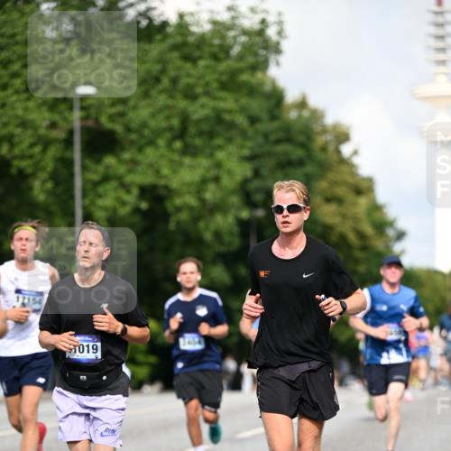 29.06.2025 - hella hamburg halbmarathon Dr. Thomas Lammeyer http://msf.ph/oto/8241881 29.06.2025 09:51:00 Kennedybrücke 1217, 2121, 2196, 2404, 2774, 3783, 4602, 5092, 5923, 5961, 6915, 8366, 8395, 8901, 9171 meine-sportfotos.de