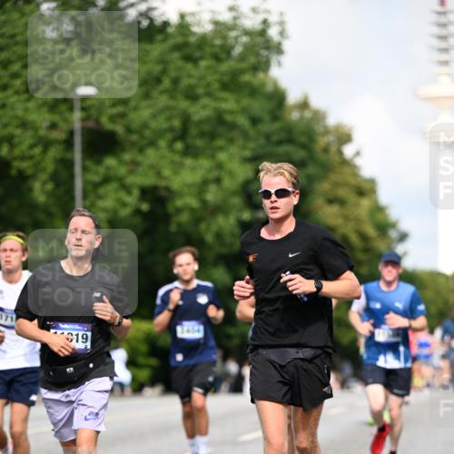 29.06.2025 - hella hamburg halbmarathon Dr. Thomas Lammeyer http://msf.ph/oto/8241905 29.06.2025 09:51:00 Kennedybrücke 1217, 2121, 2196, 2404, 2774, 3783, 4602, 5092, 5923, 5961, 6915, 8366, 8395, 8901, 9171 meine-sportfotos.de