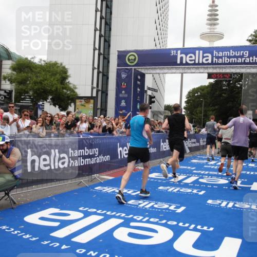 29.06.2025 - hella hamburg halbmarathon Michael Strokosch http://msf.ph/oto/8241913 29.06.2025 10:55:40 Ziel 1120, 2955, 2982, 3037, 4897, 8573, 11039, 11554, 11568, 12196, 12515, 12544, 12584, 13267, 14036, 14592, 15896, 16110, 17615, 18064 meine-sportfotos.de