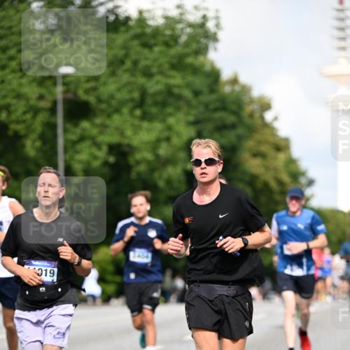 29.06.2025 - hella hamburg halbmarathon Dr. Thomas Lammeyer http://msf.ph/oto/8241935 29.06.2025 09:51:00 Kennedybrücke 1217, 2121, 2196, 2404, 2774, 3783, 4602, 5092, 5923, 5961, 6915, 8366, 8395, 8901, 9171 meine-sportfotos.de