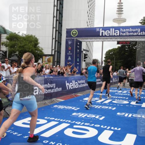 29.06.2025 - hella hamburg halbmarathon Michael Strokosch http://msf.ph/oto/8241937 29.06.2025 10:55:41 Ziel 1120, 1143, 2955, 2982, 3037, 4897, 8573, 8618, 11039, 11554, 11568, 12196, 12515, 12544, 13267, 14592, 14909, 15896, 16110, 17615, 18064 meine-sportfotos.de