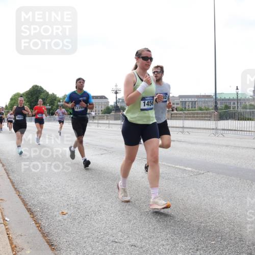 29.06.2025 - hella hamburg halbmarathon Lena Gebhardt http://msf.ph/oto/8241950 29.06.2025 10:09:49 Lombardsbrücke 1052, 1456, 1483, 1513, 1823, 4592, 4859, 5885, 7058, 7081, 7187, 8090, 8685, 9150, 9297, 9306, 9434, 9674, 9781, 9988, 10036, 10943, 12255, 12509, 12567, 12862, 13739, 15697, 16191, 16455, 16688, 16918, 17630, 17899, 18076, 18440, 18707, 18726, 18727, 19166, 19242 meine-sportfotos.de