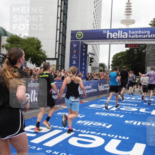 29.06.2025 - hella hamburg halbmarathon Michael Strokosch http://msf.ph/oto/8241955 29.06.2025 10:55:41 Ziel 1120, 1143, 2955, 2982, 3037, 4897, 8573, 8618, 11039, 11554, 11568, 12196, 12515, 12544, 13267, 14592, 14909, 15896, 16110, 17615, 18064 meine-sportfotos.de