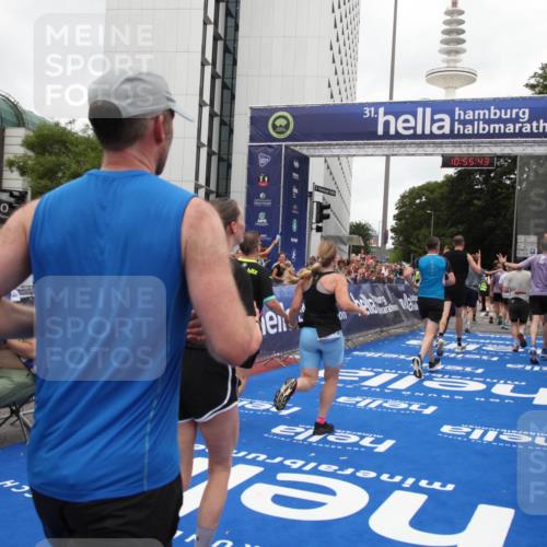 29.06.2025 - hella hamburg halbmarathon Michael Strokosch http://msf.ph/oto/8241975 29.06.2025 10:55:42 Ziel 1120, 1143, 1834, 2955, 2982, 3037, 4897, 8255, 8573, 8618, 10212, 11039, 11554, 11568, 12196, 12515, 12544, 14909, 15896, 16110, 17615, 18064 meine-sportfotos.de