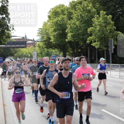 29.06.2025 - hella hamburg halbmarathon Jannik Wohlers http://msf.ph/oto/8242001 29.06.2025 09:54:42 Lombardsbrücke 1200, 2592, 2816, 3208, 3209, 3258, 4121, 5399, 5638, 5705, 6027, 6290, 6389, 6923, 6938, 6991, 7659, 8371, 8437, 8487, 8693, 8889, 9031, 9032, 9093, 9159, 9476, 9661, 9869, 9931, 10122, 10868, 11125, 11185, 11333, 12016, 12094, 12161, 12657, 13147, 13666, 13698, 14814, 15350, 15430, 15512, 15681, 15871, 16062, 16086, 16089, 16103, 16110, 16127, 16403, 16513, 16538, 17008, 17221, 17499, 17544, 17674, 17912, 18118, 18190 meine-sportfotos.de