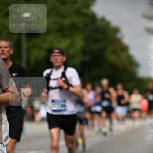 29.06.2025 - hella hamburg halbmarathon Dr. Thomas Lammeyer http://msf.ph/oto/8242017 29.06.2025 10:14:10 Kennedybrücke 1456, 1483, 1513, 1573, 4389, 7042, 7058, 7250, 7685, 8090, 8219, 8890, 9681, 9816, 9988, 11027, 11180 meine-sportfotos.de