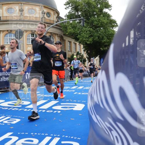 29.06.2025 - hella hamburg halbmarathon Strokosch-Dieckow http://msf.ph/oto/8242023 29.06.2025 10:37:27 Ziel 1290, 2767, 5042, 5791, 6047, 7831, 9017, 9914, 10451, 12739, 13372, 13854, 14387, 15888, 17306, 18159, 18723, 18824 meine-sportfotos.de