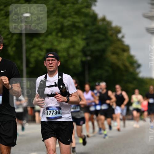 29.06.2025 - hella hamburg halbmarathon Dr. Thomas Lammeyer http://msf.ph/oto/8242026 29.06.2025 10:14:10 Kennedybrücke 1456, 1483, 1513, 1573, 4389, 7042, 7058, 7250, 7685, 8090, 8219, 8890, 9681, 9816, 9988, 11027, 11180 meine-sportfotos.de