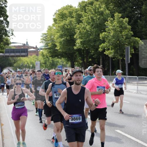 29.06.2025 - hella hamburg halbmarathon Jannik Wohlers http://msf.ph/oto/8242036 29.06.2025 09:54:42 Lombardsbrücke 1200, 2592, 2816, 3208, 3209, 3258, 4121, 5399, 5638, 5705, 6027, 6290, 6389, 6923, 6938, 6991, 7659, 8371, 8437, 8487, 8693, 8889, 9031, 9032, 9093, 9159, 9476, 9661, 9869, 9931, 10122, 10868, 11125, 11185, 11333, 12016, 12094, 12161, 12657, 13147, 13666, 13698, 14814, 15350, 15430, 15512, 15681, 15871, 16062, 16086, 16089, 16103, 16110, 16127, 16403, 16513, 16538, 17008, 17221, 17499, 17544, 17674, 17912, 18118, 18190 meine-sportfotos.de