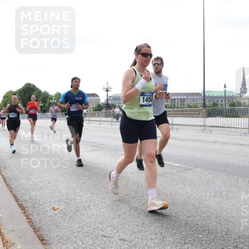 29.06.2025 - hella hamburg halbmarathon Lena Gebhardt http://msf.ph/oto/8242041 29.06.2025 10:09:49 Lombardsbrücke 1052, 1456, 1483, 1513, 1823, 4592, 4859, 5885, 7058, 7081, 7187, 8090, 8685, 9150, 9297, 9306, 9434, 9674, 9781, 9988, 10036, 10943, 12255, 12509, 12567, 12862, 13739, 15697, 16191, 16455, 16688, 16918, 17630, 17899, 18076, 18440, 18707, 18726, 18727, 19166, 19242 meine-sportfotos.de