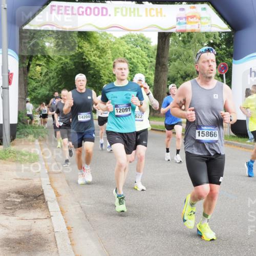29.06.2025 - hella hamburg halbmarathon MichiJ http://msf.ph/oto/8242048 29.06.2025 10:27:50 Zwischen KM18-KM19 1445, 2563, 3282, 4381, 6037, 7622, 8450, 8958, 12091, 12915, 13029, 14093, 14204, 15257, 15866, 15873, 17215, 18547, 18734 meine-sportfotos.de