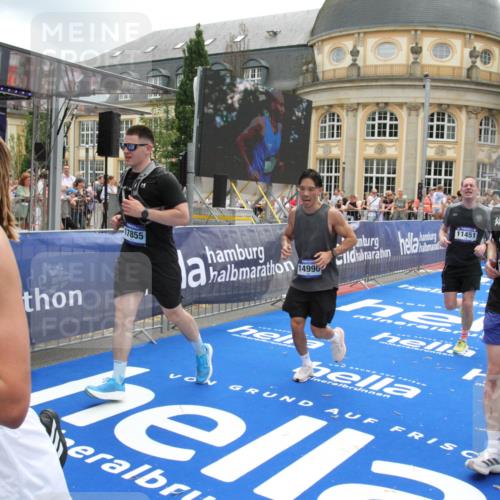 29.06.2025 - hella hamburg halbmarathon Michael Strokosch http://msf.ph/oto/8242067 29.06.2025 10:48:33 Ziel 1163, 1176, 2213, 3747, 5362, 6081, 9262, 10000, 10860, 11451, 11579, 12149, 12549, 12690, 12840, 13962, 14033, 14990, 15808, 15917, 17395, 17855, 18251, 18790, 18815, 18923 meine-sportfotos.de