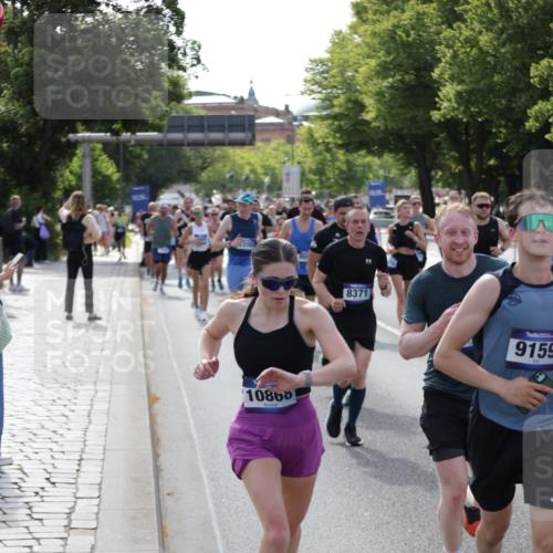 29.06.2025 - hella hamburg halbmarathon Jannik Wohlers http://msf.ph/oto/8242105 29.06.2025 09:54:43 Lombardsbrücke 1200, 2274, 2816, 3258, 4121, 5399, 5638, 5705, 6027, 6389, 6923, 6938, 6991, 7508, 7659, 8371, 8437, 8487, 8693, 8889, 8955, 9031, 9032, 9093, 9159, 9476, 9661, 9869, 9931, 10122, 10868, 11185, 11333, 12016, 12161, 12657, 13147, 13666, 13698, 14814, 15350, 15430, 15512, 15681, 15871, 16062, 16086, 16089, 16103, 16110, 16127, 16403, 16513, 16538, 17008, 17221, 17499, 17544, 17674, 17912, 18118, 18190 meine-sportfotos.de