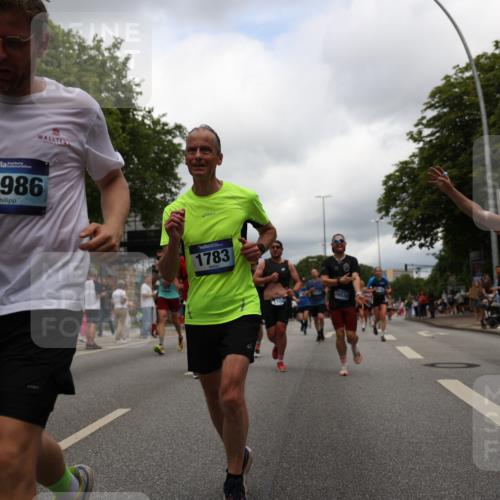 29.06.2025 - hella hamburg halbmarathon Yannick Fuchs http://msf.ph/oto/8242109 29.06.2025 10:47:27 20KM 1030, 1061, 1151, 1499, 1706, 1727, 1783, 2074, 2082, 2099, 2346, 2354, 3059, 3208, 3209, 4065, 4635, 4770, 5077, 5638, 5866, 6481, 6511, 6512, 6628, 6629, 6762, 6877, 6942, 7177, 7274, 7509, 7864, 7918, 8335, 8390, 8447, 9142, 9537, 10549, 10891, 10895, 11992, 12379, 12413, 12490, 12875, 12909, 13032, 13289, 13865, 13997, 14323, 15061, 15126, 15179, 15497, 15502, 16477, 16538, 16986, 18134, 18487, 18590, 18720 meine-sportfotos.de