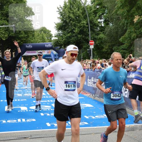 29.06.2025 - hella hamburg halbmarathon Zöllner http://msf.ph/oto/8242117 29.06.2025 10:56:10 Ziel 1180, 3042, 3058, 4594, 4813, 5492, 5570, 7594, 8330, 8639, 9907, 12545, 17640, 17642, 18212 meine-sportfotos.de