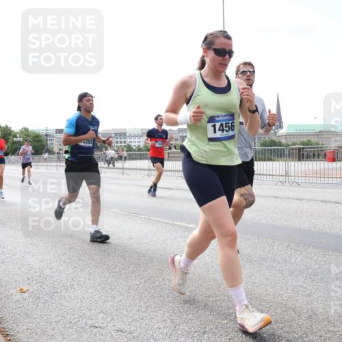 29.06.2025 - hella hamburg halbmarathon Lena Gebhardt http://msf.ph/oto/8242120 29.06.2025 10:09:49 Lombardsbrücke 1052, 1456, 1483, 1513, 1823, 4592, 4859, 5885, 7058, 7081, 7187, 8090, 8685, 9150, 9297, 9306, 9434, 9674, 9781, 9988, 10036, 10943, 12255, 12509, 12567, 12862, 13739, 15697, 16191, 16455, 16688, 16918, 17630, 17899, 18076, 18440, 18707, 18726, 18727, 19166, 19242 meine-sportfotos.de
