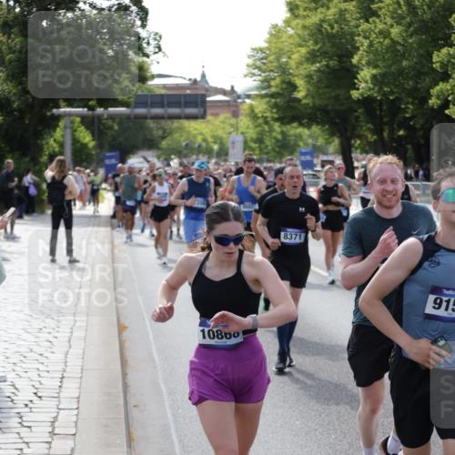 29.06.2025 - hella hamburg halbmarathon Jannik Wohlers http://msf.ph/oto/8242136 29.06.2025 09:54:43 Lombardsbrücke 1200, 2274, 2816, 3258, 4121, 5399, 5638, 5705, 6027, 6389, 6923, 6938, 6991, 7508, 7659, 8371, 8437, 8487, 8693, 8889, 8955, 9031, 9032, 9093, 9159, 9476, 9661, 9869, 9931, 10122, 10868, 11185, 11333, 12016, 12161, 12657, 13147, 13666, 13698, 14814, 15350, 15430, 15512, 15681, 15871, 16062, 16086, 16089, 16103, 16110, 16127, 16403, 16513, 16538, 17008, 17221, 17499, 17544, 17674, 17912, 18118, 18190 meine-sportfotos.de