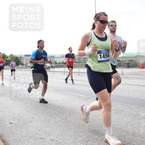 29.06.2025 - hella hamburg halbmarathon Lena Gebhardt http://msf.ph/oto/8242201 29.06.2025 10:09:49 Lombardsbrücke 1052, 1456, 1483, 1513, 1823, 4592, 4859, 5885, 7058, 7081, 7187, 8090, 8685, 9150, 9297, 9306, 9434, 9674, 9781, 9988, 10036, 10943, 12255, 12509, 12567, 12862, 13739, 15697, 16191, 16455, 16688, 16918, 17630, 17899, 18076, 18440, 18707, 18726, 18727, 19166, 19242 meine-sportfotos.de