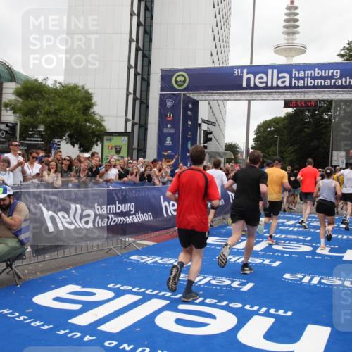 29.06.2025 - hella hamburg halbmarathon Michael Strokosch http://msf.ph/oto/8242212 29.06.2025 10:55:47 Ziel 1120, 1143, 1834, 2955, 4897, 5021, 6569, 6924, 7221, 8255, 8618, 10212, 11039, 12483, 12515, 12858, 14365, 14909, 15896, 18064, 18190 meine-sportfotos.de