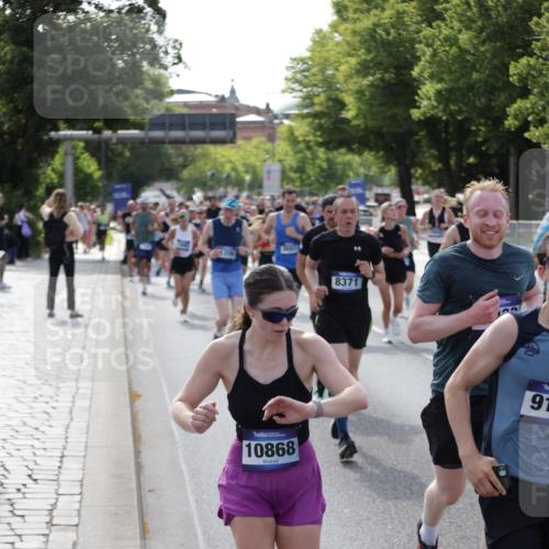 29.06.2025 - hella hamburg halbmarathon Jannik Wohlers http://msf.ph/oto/8242227 29.06.2025 09:54:43 Lombardsbrücke 1200, 2274, 2816, 3258, 4121, 5399, 5638, 5705, 6027, 6389, 6923, 6938, 6991, 7508, 7659, 8371, 8437, 8487, 8693, 8889, 8955, 9031, 9032, 9093, 9159, 9476, 9661, 9869, 9931, 10122, 10868, 11185, 11333, 12016, 12161, 12657, 13147, 13666, 13698, 14814, 15350, 15430, 15512, 15681, 15871, 16062, 16086, 16089, 16103, 16110, 16127, 16403, 16513, 16538, 17008, 17221, 17499, 17544, 17674, 17912, 18118, 18190 meine-sportfotos.de