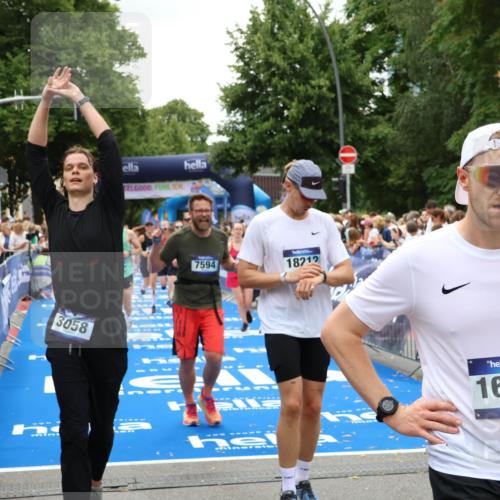 29.06.2025 - hella hamburg halbmarathon Zöllner http://msf.ph/oto/8242243 29.06.2025 10:56:12 Ziel 3058, 4594, 4813, 5492, 5570, 7594, 8330, 8639, 9907, 12545, 14363, 15484, 16113, 16634, 17640, 17642, 18212 meine-sportfotos.de