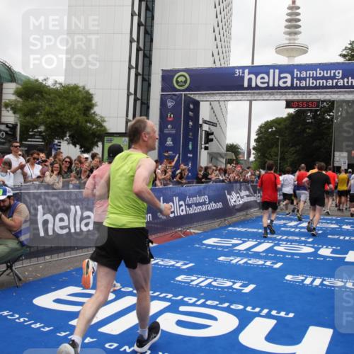 29.06.2025 - hella hamburg halbmarathon Michael Strokosch http://msf.ph/oto/8242269 29.06.2025 10:55:49 Ziel 1143, 1834, 4897, 5021, 6569, 6924, 7221, 8255, 8618, 10212, 12483, 12858, 13474, 14365, 14909, 16401, 16434, 16786, 18125, 18190, 19047 meine-sportfotos.de