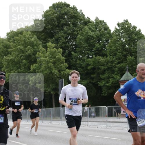 29.06.2025 - hella hamburg halbmarathon Jannik Wohlers http://msf.ph/oto/8242281 29.06.2025 10:29:54 Lombardsbrücke 2901, 3443, 3573, 6598, 6616, 10880, 12349, 12350, 12504, 12688, 12710, 13418, 15938, 16601, 16604, 16735, 16864, 18046, 18671 meine-sportfotos.de