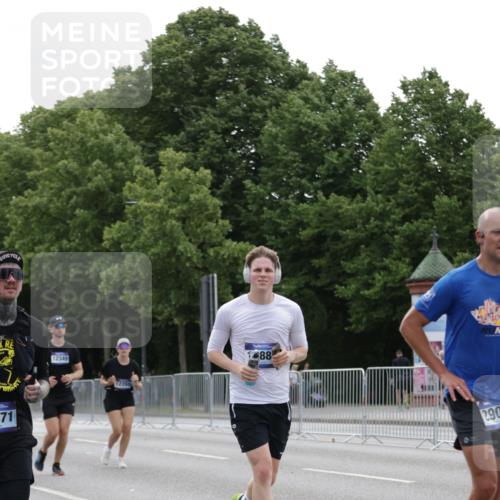 29.06.2025 - hella hamburg halbmarathon Jannik Wohlers http://msf.ph/oto/8242292 29.06.2025 10:29:54 Lombardsbrücke 2901, 3443, 3573, 6598, 6616, 10880, 12349, 12350, 12504, 12688, 12710, 13418, 15938, 16601, 16604, 16735, 16864, 18046, 18671 meine-sportfotos.de