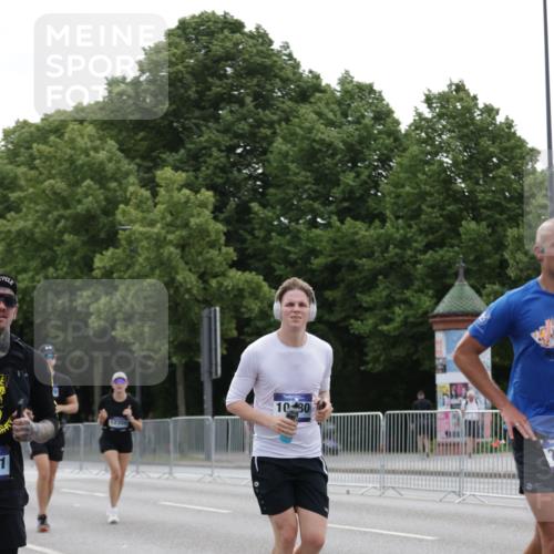 29.06.2025 - hella hamburg halbmarathon Jannik Wohlers http://msf.ph/oto/8242325 29.06.2025 10:29:54 Lombardsbrücke 2901, 3443, 3573, 6598, 6616, 10880, 12349, 12350, 12504, 12688, 12710, 13418, 15938, 16601, 16604, 16735, 16864, 18046, 18671 meine-sportfotos.de