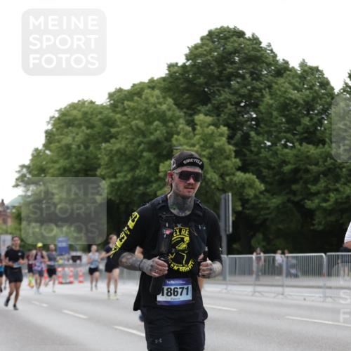 29.06.2025 - hella hamburg halbmarathon Jannik Wohlers http://msf.ph/oto/8242352 29.06.2025 10:29:55 Lombardsbrücke 2901, 3443, 3573, 6598, 6616, 10880, 12349, 12350, 12504, 12687, 12688, 12710, 13418, 15938, 16601, 16604, 16735, 16864, 18046, 18671 meine-sportfotos.de