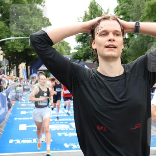 29.06.2025 - hella hamburg halbmarathon Zöllner http://msf.ph/oto/8242360 29.06.2025 10:56:14 Ziel 1193, 4594, 4813, 5465, 5492, 5570, 8330, 8639, 9907, 10789, 12545, 14363, 15484, 16113, 16634, 17468, 17640, 17642 meine-sportfotos.de