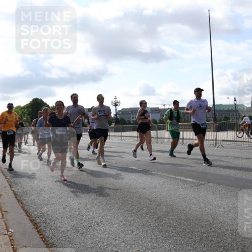 29.06.2025 - hella hamburg halbmarathon Lena Gebhardt http://msf.ph/oto/8242395 29.06.2025 09:56:26 Lombardsbrücke 1061, 1257, 1452, 1460, 1496, 1499, 1502, 1507, 1592, 1628, 1689, 1877, 2058, 2082, 2083, 2208, 2250, 2260, 2504, 2771, 2818, 2864, 2953, 2996, 3060, 3256, 3296, 4065, 4077, 4404, 4557, 4711, 4833, 5116, 5482, 5600, 5607, 5978, 6115, 6134, 6168, 6286, 6511, 6512, 6561, 6562, 7178, 7332, 7383, 7475, 7583, 7943, 8261, 8335, 8361, 8514, 8968, 8989, 8996, 9246, 9537, 9597, 9638, 10596 meine-sportfotos.de