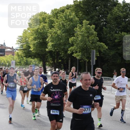 29.06.2025 - hella hamburg halbmarathon Jannik Wohlers http://msf.ph/oto/8242420 29.06.2025 09:54:45 Lombardsbrücke 1200, 1683, 2274, 2816, 3258, 3747, 4121, 5399, 5638, 5705, 6027, 6836, 6923, 6938, 6991, 7052, 7508, 7659, 8371, 8437, 8487, 8693, 8889, 8955, 9031, 9032, 9159, 9476, 9869, 9931, 9959, 10122, 10263, 10868, 11185, 11333, 12016, 12161, 12321, 12657, 13666, 15350, 15430, 15512, 15681, 15871, 16062, 16086, 16089, 16103, 16127, 16403, 16513, 16538, 17008, 17221, 17499, 17544, 17674, 17912 meine-sportfotos.de