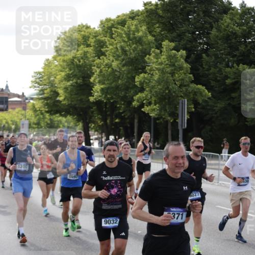 29.06.2025 - hella hamburg halbmarathon Jannik Wohlers http://msf.ph/oto/8242447 29.06.2025 09:54:45 Lombardsbrücke 1200, 1683, 2274, 2816, 3258, 3747, 4121, 5399, 5638, 5705, 6027, 6836, 6923, 6938, 6991, 7052, 7508, 7659, 8371, 8437, 8487, 8693, 8889, 8955, 9031, 9032, 9159, 9476, 9869, 9931, 9959, 10122, 10263, 10868, 11185, 11333, 12016, 12161, 12321, 12657, 13666, 15350, 15430, 15512, 15681, 15871, 16062, 16086, 16089, 16103, 16127, 16403, 16513, 16538, 17008, 17221, 17499, 17544, 17674, 17912 meine-sportfotos.de
