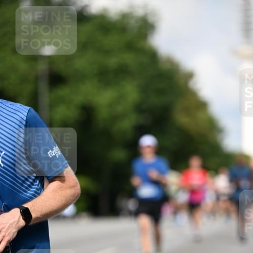 29.06.2025 - hella hamburg halbmarathon Dr. Thomas Lammeyer http://msf.ph/oto/8242448 29.06.2025 09:51:05 Kennedybrücke 1217, 1562, 2121, 2196, 2296, 2404, 2774, 3783, 4602, 5092, 5923, 5961, 8395, 8901, 9171, 10968 meine-sportfotos.de