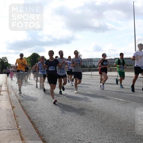 29.06.2025 - hella hamburg halbmarathon Lena Gebhardt http://msf.ph/oto/8242449 29.06.2025 09:56:26 Lombardsbrücke 1061, 1257, 1452, 1460, 1496, 1499, 1502, 1507, 1592, 1628, 1689, 1877, 2058, 2082, 2083, 2208, 2250, 2260, 2504, 2771, 2818, 2864, 2953, 2996, 3060, 3256, 3296, 4065, 4077, 4404, 4557, 4711, 4833, 5116, 5482, 5600, 5607, 5978, 6115, 6134, 6168, 6286, 6511, 6512, 6561, 6562, 7178, 7332, 7383, 7475, 7583, 7943, 8261, 8335, 8361, 8514, 8968, 8989, 8996, 9246, 9537, 9597, 9638, 10596 meine-sportfotos.de
