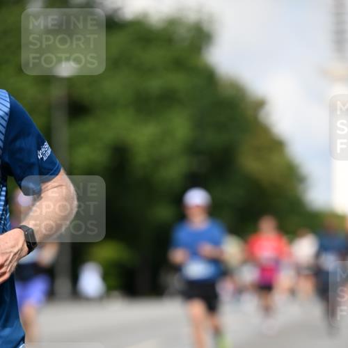 29.06.2025 - hella hamburg halbmarathon Dr. Thomas Lammeyer http://msf.ph/oto/8242467 29.06.2025 09:51:05 Kennedybrücke 1217, 1562, 2121, 2196, 2296, 2404, 2774, 3783, 4602, 5092, 5923, 5961, 8395, 8901, 9171, 10968 meine-sportfotos.de