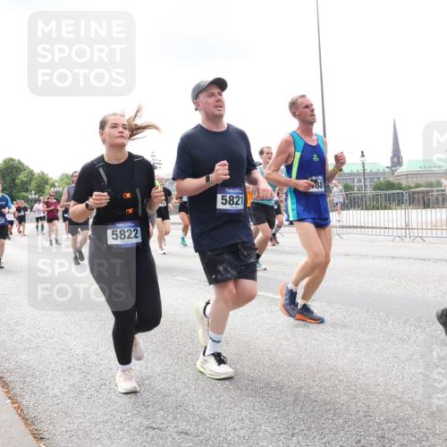 29.06.2025 - hella hamburg halbmarathon Lena Gebhardt http://msf.ph/oto/8242477 29.06.2025 10:33:53 Lombardsbrücke 1189, 1275, 1417, 1705, 1787, 1896, 1995, 2265, 2342, 2482, 2496, 2526, 2776, 2933, 3170, 3264, 3340, 3345, 3560, 3829, 3848, 4164, 4361, 4433, 4449, 4479, 4696, 4807, 4942, 5075, 5096, 5141, 5557, 5561, 5566, 5569, 5584, 5691, 5821, 5822, 5887, 6109, 6364, 6515, 6516, 6854, 6956, 6999, 7027, 7565, 7653, 7705, 8021, 8157, 8202, 8277, 8282, 8375, 8377, 8383, 8401, 8891, 9094, 9234, 9258, 9438, 9750, 9799, 9875, 9995, 10007, 10071, 10561, 11811 meine-sportfotos.de