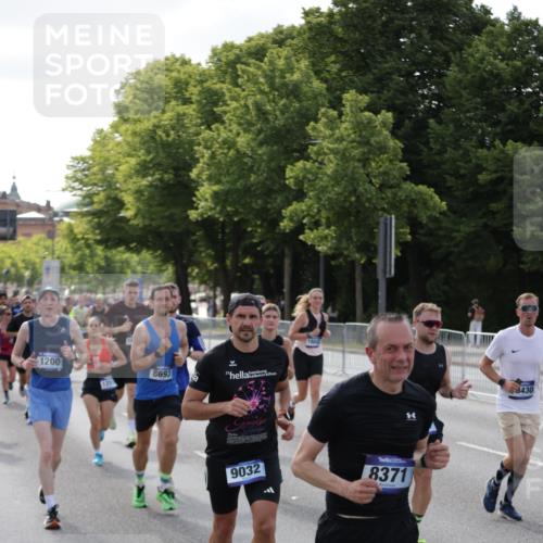 29.06.2025 - hella hamburg halbmarathon Jannik Wohlers http://msf.ph/oto/8242478 29.06.2025 09:54:45 Lombardsbrücke 1200, 1683, 2274, 2816, 3258, 3747, 4121, 5399, 5638, 5705, 6027, 6836, 6923, 6938, 6991, 7052, 7508, 7659, 8371, 8437, 8487, 8693, 8889, 8955, 9031, 9032, 9159, 9476, 9869, 9931, 9959, 10122, 10263, 10868, 11185, 11333, 12016, 12161, 12321, 12657, 13666, 15350, 15430, 15512, 15681, 15871, 16062, 16086, 16089, 16103, 16127, 16403, 16513, 16538, 17008, 17221, 17499, 17544, 17674, 17912 meine-sportfotos.de