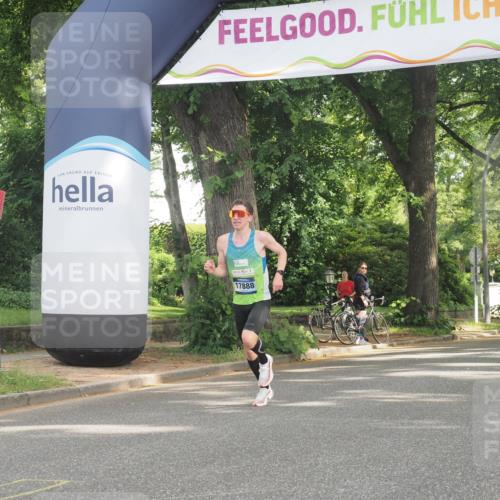 29.06.2025 - hella hamburg halbmarathon KatJ http://msf.ph/oto/8242492 29.06.2025 10:02:47 Zwischen KM18-KM19  meine-sportfotos.de