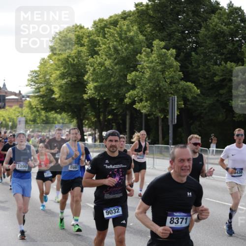 29.06.2025 - hella hamburg halbmarathon Jannik Wohlers http://msf.ph/oto/8242509 29.06.2025 09:54:45 Lombardsbrücke 1200, 1683, 2274, 2816, 3258, 3747, 4121, 5399, 5638, 5705, 6027, 6836, 6923, 6938, 6991, 7052, 7508, 7659, 8371, 8437, 8487, 8693, 8889, 8955, 9031, 9032, 9159, 9476, 9869, 9931, 9959, 10122, 10263, 10868, 11185, 11333, 12016, 12161, 12321, 12657, 13666, 15350, 15430, 15512, 15681, 15871, 16062, 16086, 16089, 16103, 16127, 16403, 16513, 16538, 17008, 17221, 17499, 17544, 17674, 17912 meine-sportfotos.de
