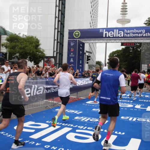 29.06.2025 - hella hamburg halbmarathon Michael Strokosch http://msf.ph/oto/8242527 29.06.2025 10:55:54 Ziel 1179, 2612, 3256, 3668, 4772, 5021, 6569, 7221, 7976, 12858, 13474, 14365, 16401, 16434, 16786, 18125, 18867, 19047 meine-sportfotos.de