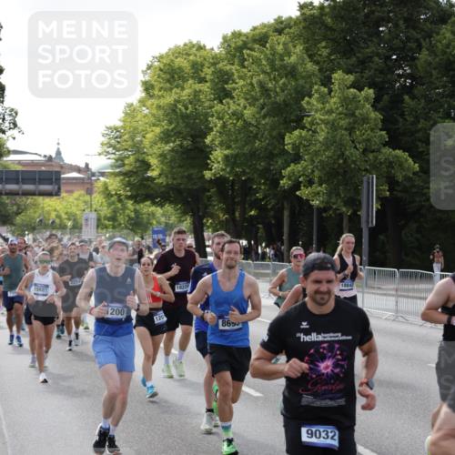 29.06.2025 - hella hamburg halbmarathon Jannik Wohlers http://msf.ph/oto/8242543 29.06.2025 09:54:46 Lombardsbrücke 1200, 1683, 2207, 2274, 2287, 2816, 3258, 3747, 4121, 5102, 5399, 5638, 5705, 6027, 6158, 6836, 6923, 6938, 6991, 7052, 7508, 7659, 8371, 8437, 8487, 8693, 8889, 8955, 9031, 9032, 9159, 9476, 9869, 9931, 9959, 10122, 10263, 10868, 11185, 11333, 12016, 12161, 12321, 12657, 13666, 15430, 15512, 15681, 15871, 16062, 16086, 16089, 16103, 16127, 16403, 16513, 16538, 17008, 17221, 17499, 17674, 17912 meine-sportfotos.de