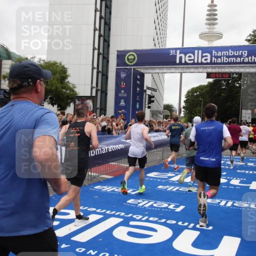 29.06.2025 - hella hamburg halbmarathon Michael Strokosch http://msf.ph/oto/8242551 29.06.2025 10:55:55 Ziel 1179, 2612, 3256, 3668, 4772, 6569, 7221, 7976, 8968, 9246, 12858, 13474, 16401, 16434, 16786, 18125, 18867, 19047 meine-sportfotos.de
