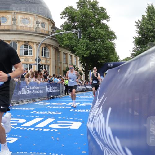 29.06.2025 - hella hamburg halbmarathon Strokosch-Dieckow http://msf.ph/oto/8242576 29.06.2025 10:37:39 Ziel 1290, 1505, 1615, 2196, 5791, 9171, 10451, 10922, 11106, 13595, 14934, 18193, 18216 meine-sportfotos.de