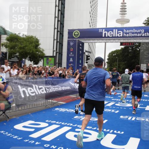 29.06.2025 - hella hamburg halbmarathon Michael Strokosch http://msf.ph/oto/8242582 29.06.2025 10:55:55 Ziel 1179, 2612, 3256, 3668, 4772, 6569, 7221, 7976, 8968, 9246, 12858, 13474, 16401, 16434, 16786, 18125, 18867, 19047 meine-sportfotos.de