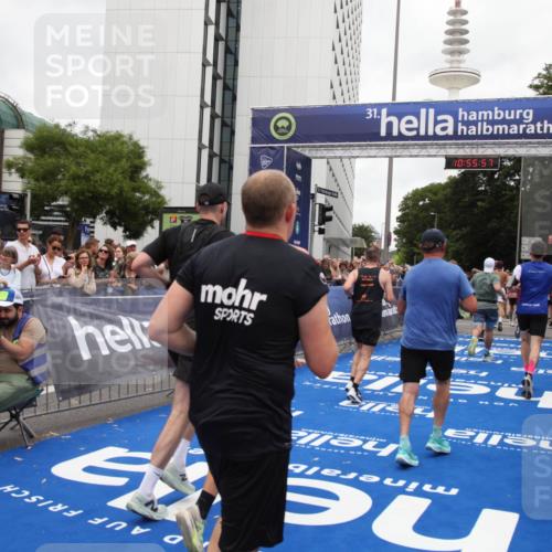 29.06.2025 - hella hamburg halbmarathon Michael Strokosch http://msf.ph/oto/8242591 29.06.2025 10:55:56 Ziel 1179, 2612, 3256, 3668, 4772, 6569, 7147, 7976, 8968, 9246, 10084, 12858, 13474, 15884, 16401, 16434, 16786, 18125, 18867, 19047 meine-sportfotos.de