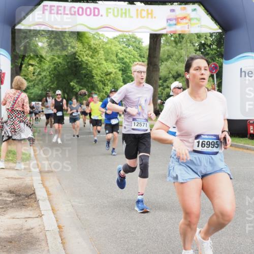 29.06.2025 - hella hamburg halbmarathon MichiJ http://msf.ph/oto/8242594 29.06.2025 10:50:39 Zwischen KM18-KM19 2810, 3199, 3663, 4389, 5511, 8423, 12286, 12571, 16995, 17142, 18382, 18530 meine-sportfotos.de