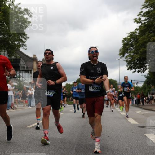 29.06.2025 - hella hamburg halbmarathon Yannick Fuchs http://msf.ph/oto/8242601 29.06.2025 10:47:28 20KM 1030, 1061, 1151, 1499, 1706, 1727, 1783, 2070, 2074, 2082, 2099, 2346, 2354, 3059, 3208, 3209, 4065, 4635, 4770, 5077, 5638, 5866, 6481, 6511, 6512, 6628, 6629, 6762, 6877, 6942, 7177, 7274, 7509, 7864, 7918, 8335, 8390, 8447, 9142, 9537, 10549, 10891, 10895, 11992, 12379, 12413, 12490, 12875, 12909, 13032, 13289, 13865, 13997, 14323, 15061, 15126, 15179, 15441, 15497, 15502, 16477, 16538, 16986, 17348, 18134, 18143, 18487, 18590, 18720 meine-sportfotos.de